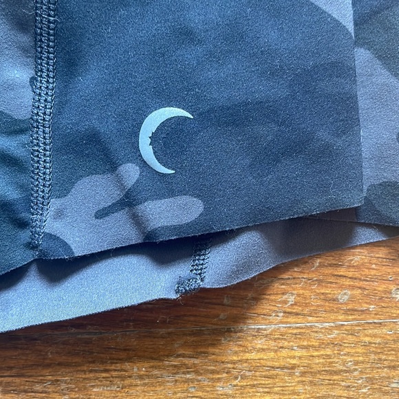 ZYIA Camo Light n Tight Pocket Hustle Shorts (XS) - Picture 4 of 11